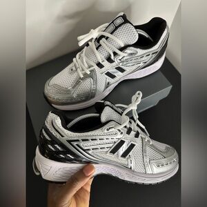 New Balance 1906 Sneakers